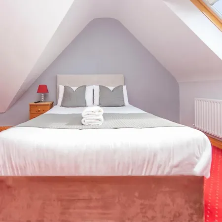 לינה וארוחת בוקר Marina 4*